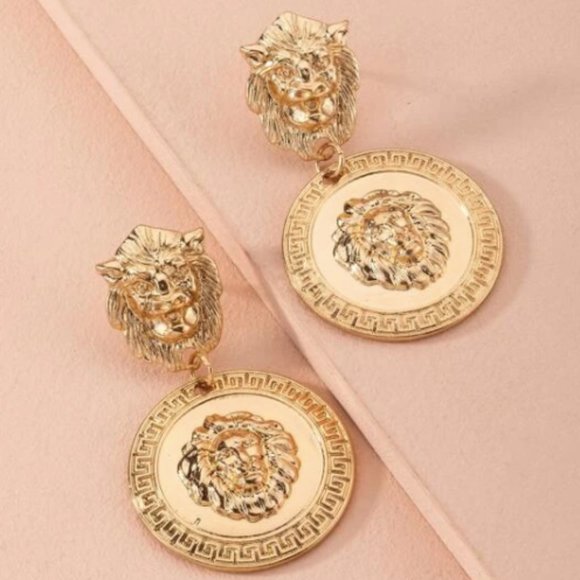 ✨Gold Lion 🦁 Drop Earrings✨ - Picture 1 of 6